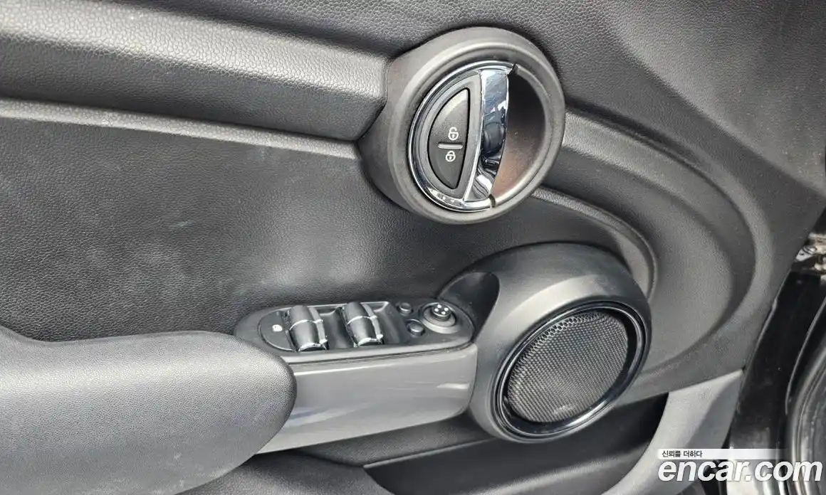 Mini Cooper 2015 1.5 Автомат в Москве № 172195, фото 14