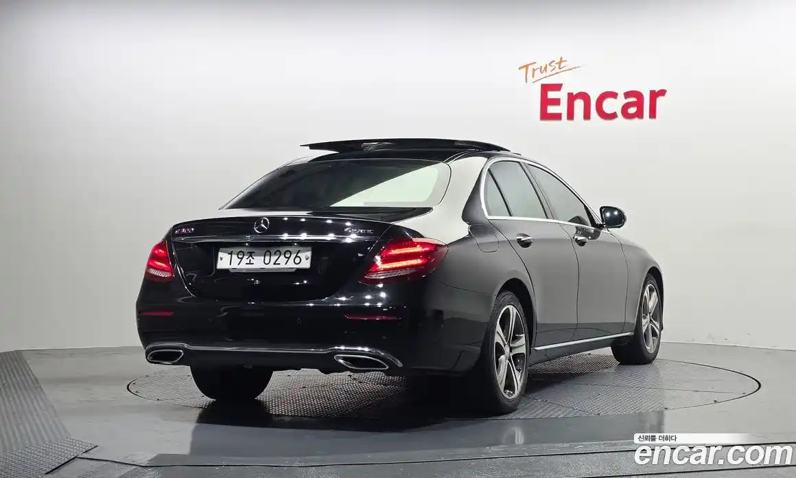 Mercedes-Benz E-Class 2017 2.0 Автомат в Москве № 195536, фото 12