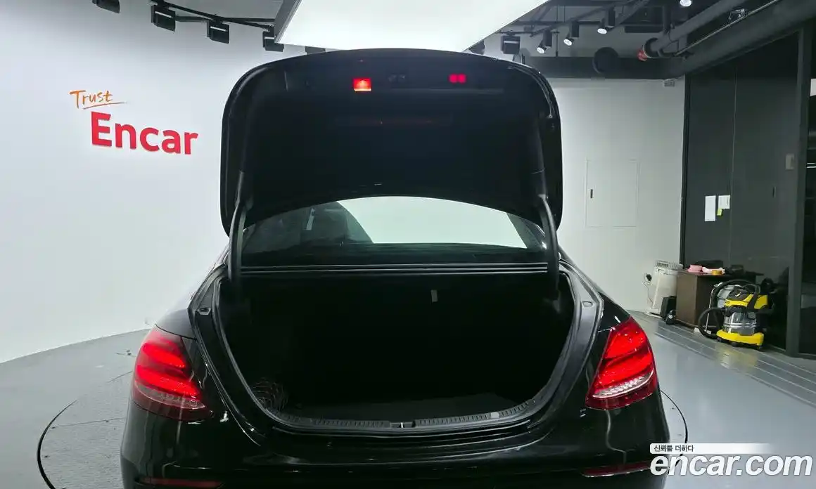 Mercedes-Benz E-Class 2017 2.0 Автомат в Москве № 195536, фото 20