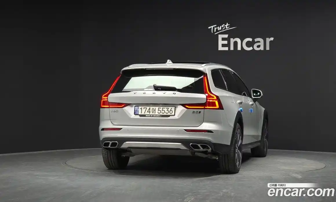 Volvo V60 2021 2.0 Автомат в Москве № 196917, фото 4