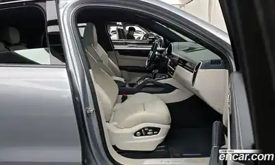 Porsche Cayenne 2021 3.0 Автомат в Москве № 197427, миниатюра 3