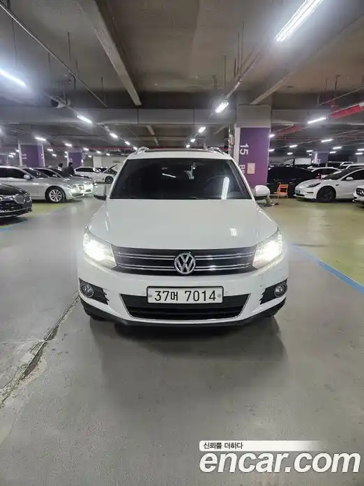 Volkswagen Tiguan 2015 2.0 Автомат в Москве № 199333, фото 1