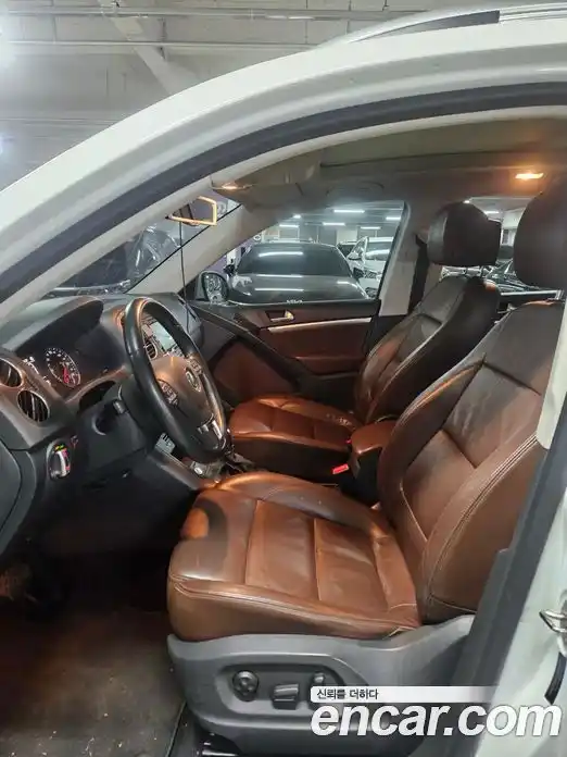 Volkswagen Tiguan 2015 2.0 Автомат в Москве № 199333, фото 7