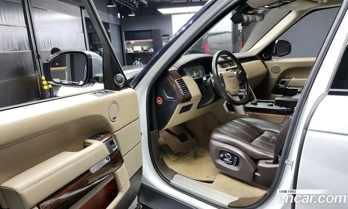 Land Rover Range-Rover 2017 4.4 Автомат в Москве № 213759, фото 20