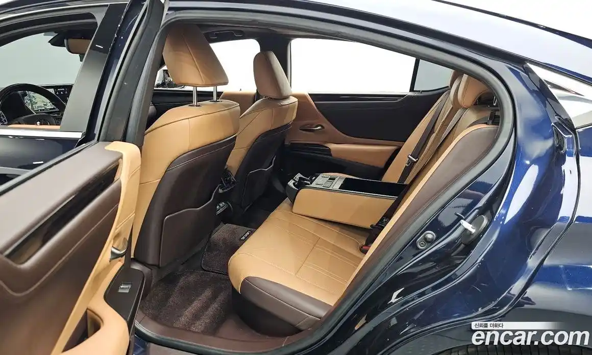 Lexus ES 2021 2.5 Автомат в Москве № 214673, фото 13