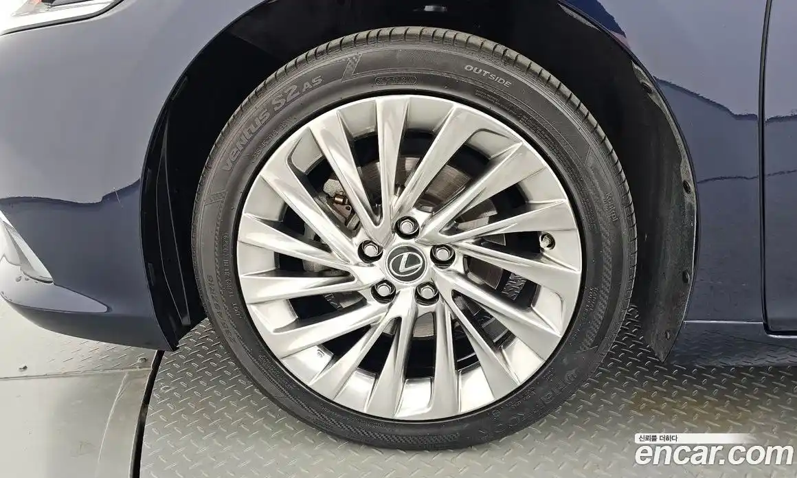 Lexus ES 2021 2.5 Автомат в Москве № 214673, фото 9