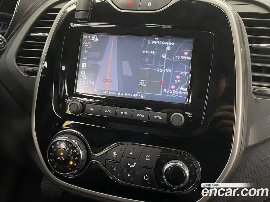 Renault QM3 2015 1.5 Автомат в Москве № 221754, фото 17