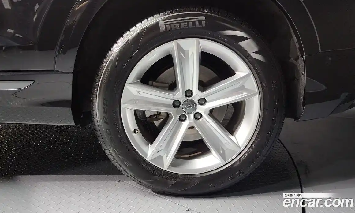 Audi Q8 2021 3.0 Автомат в Москве № 230111, фото 5