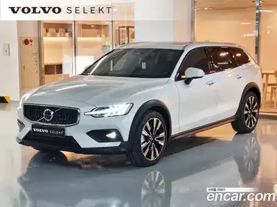 Volvo V60, 2025