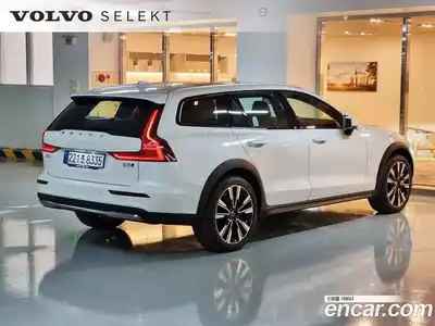Volvo V60 2025 2.0 Автомат в Москве № 230729, миниатюра 2