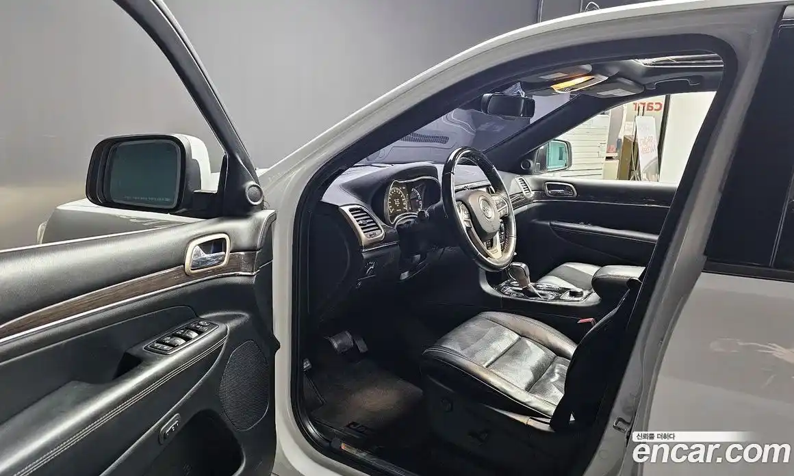 Jeep Cherokee 2016 3.6 Автомат в Москве № 232548, фото 16