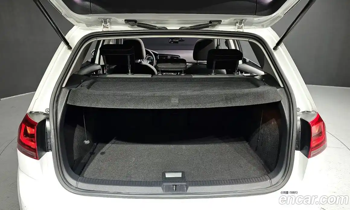 Volkswagen Golf 2016 2.0 Автомат в Москве № 277543, фото 4