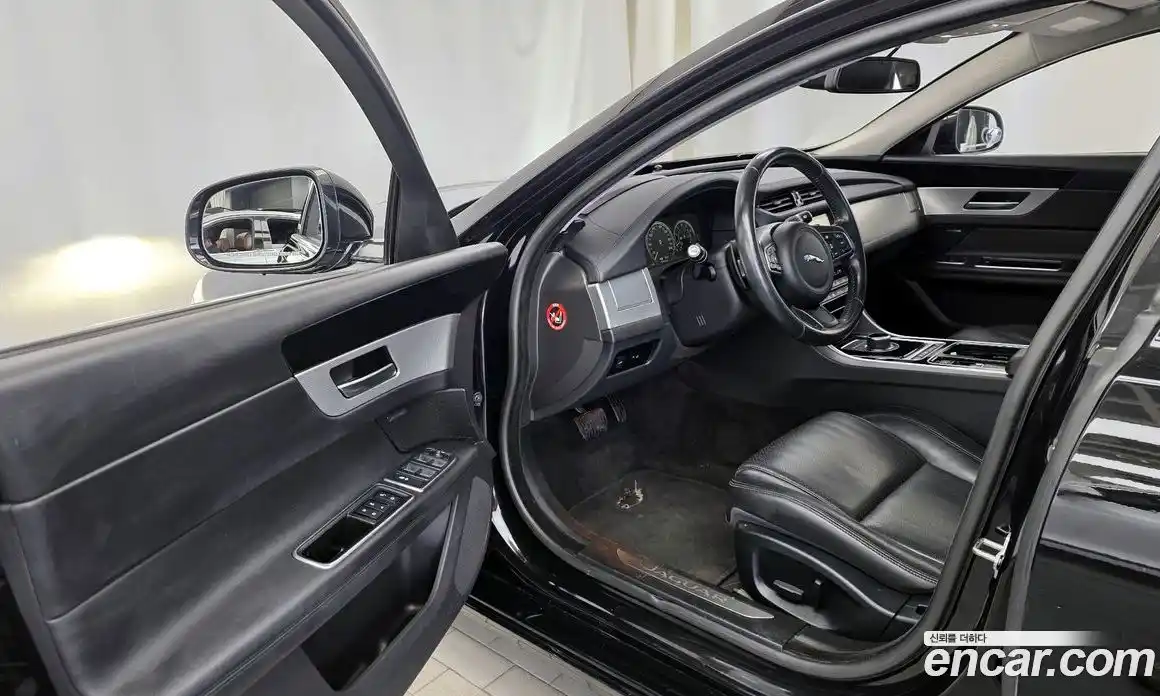 Jaguar XF 2017 2.0 Автомат в Москве № 331493, фото 16