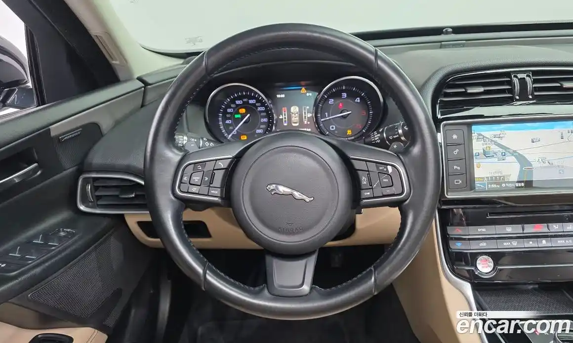 Jaguar XE 2016 2.0 Автомат в Москве № 385984, фото 14