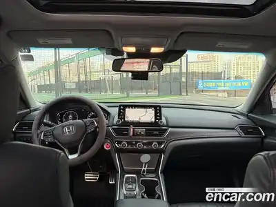 Honda Accord 2018 2.0 Автомат в Москве № 402597, миниатюра 2