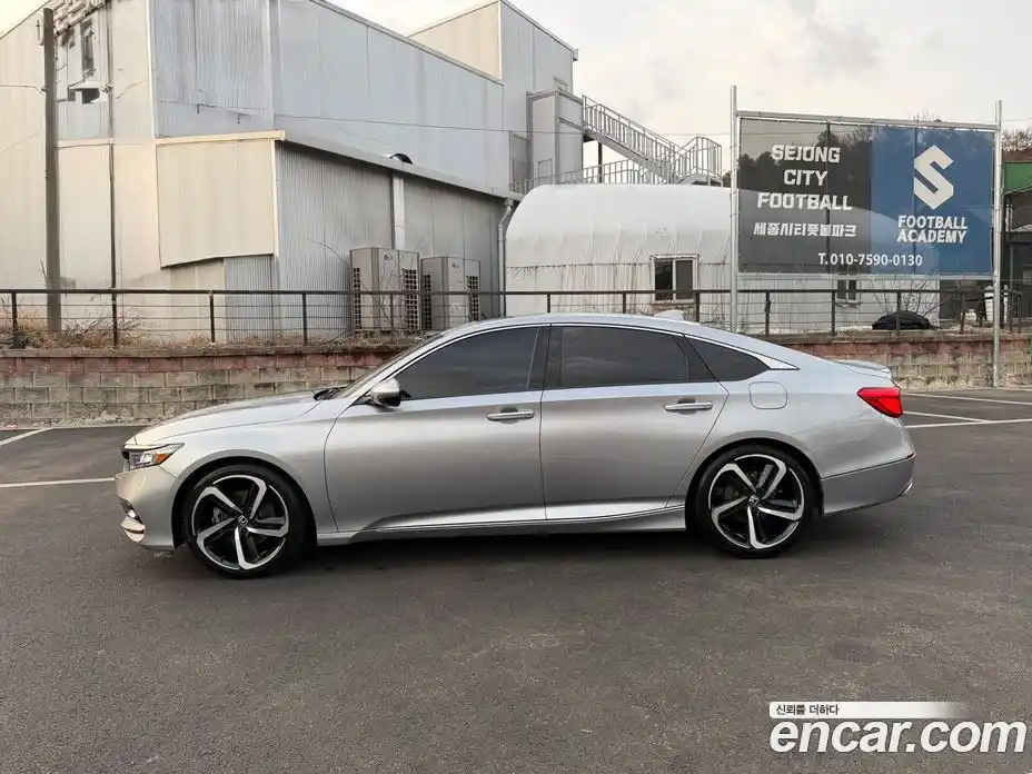 Honda Accord 2018 2.0 Автомат в Москве № 402597, фото 3