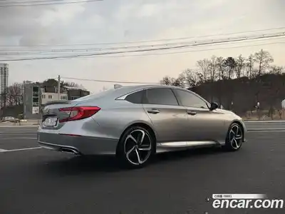 Honda Accord 2018 2.0 Автомат в Москве № 402597, миниатюра 9