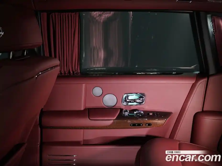 Rolls-Royce Phantom 2022 6.7 Автомат в Москве № 407374, фото 17