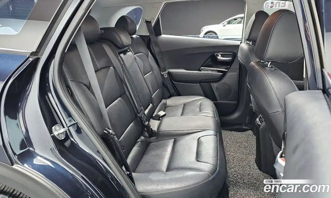 Kia Niro 2022 1.6 Автомат в Москве № 418519, фото 12