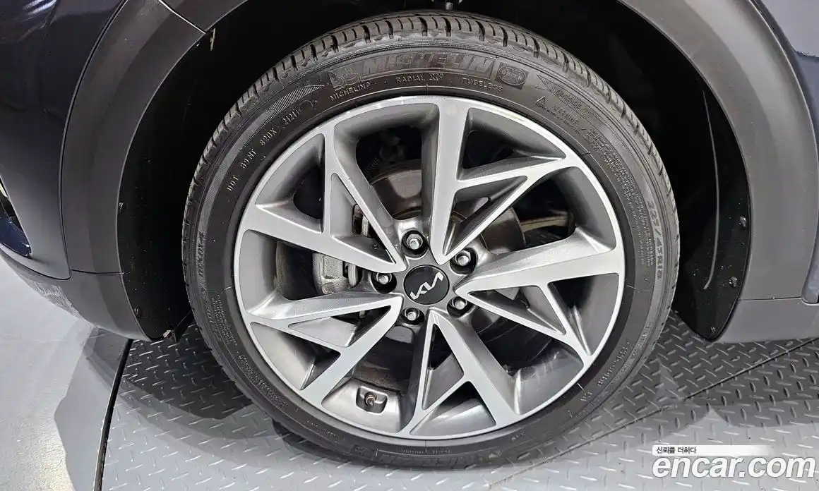 Kia Niro 2022 1.6 Автомат в Москве № 418519, фото 5