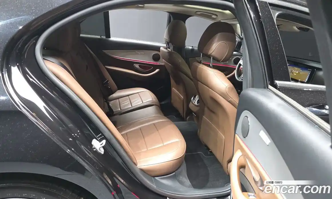 Mercedes-Benz E-Class 2018 2.0 Автомат в Москве № 427644, фото 12