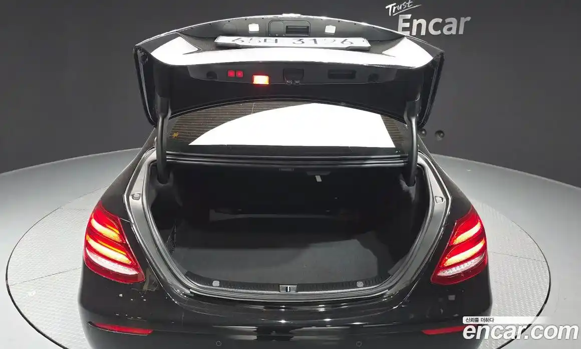 Mercedes-Benz E-Class 2018 2.0 Автомат в Москве № 427644, фото 20