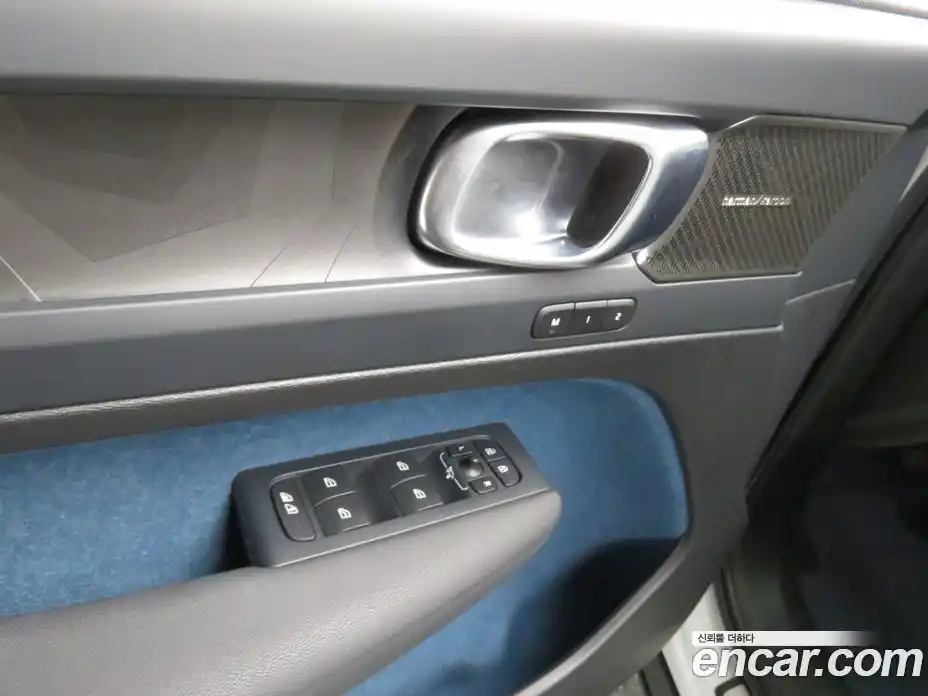 Volvo C40 2024 0.2 Автомат в Москве № 470067, фото 11