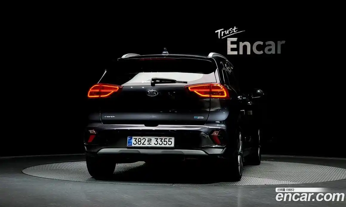 Kia Niro 2020 1.6 Автомат в Москве № 122221, фото 4