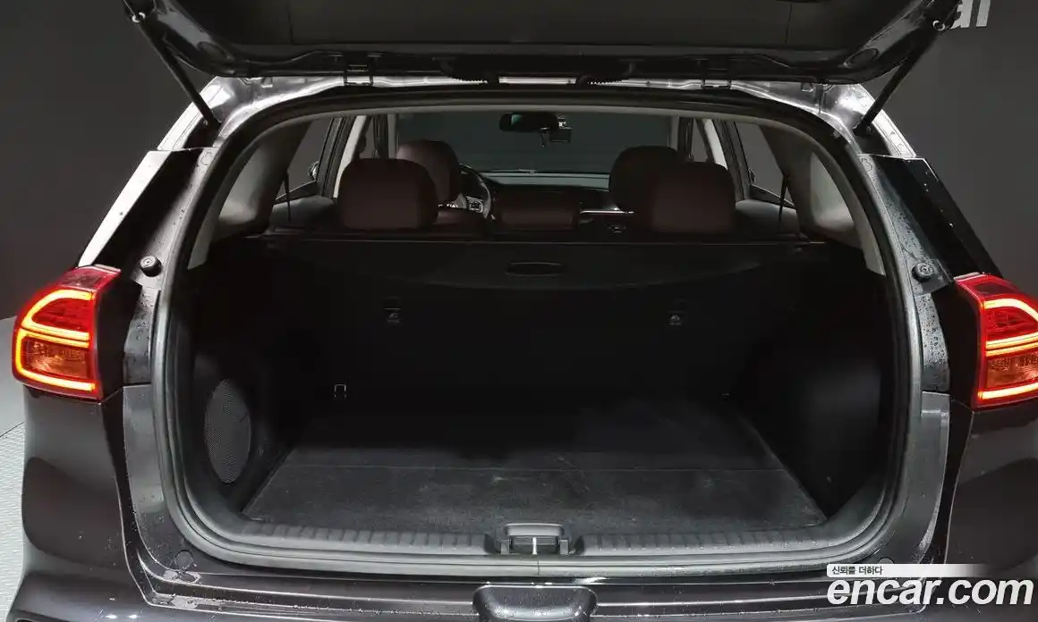 Kia Niro 2020 1.6 Автомат в Москве № 122221, фото 10