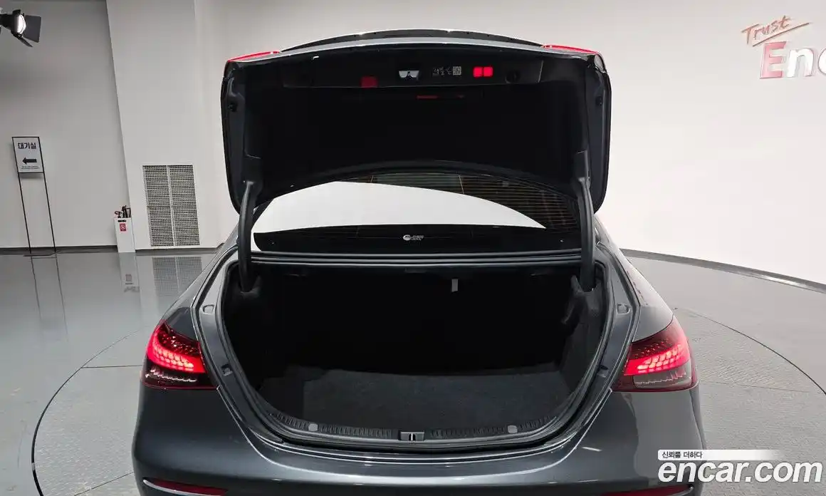 Mercedes-Benz E-Class 2023 2.0 Автомат в Москве № 139258, фото 19