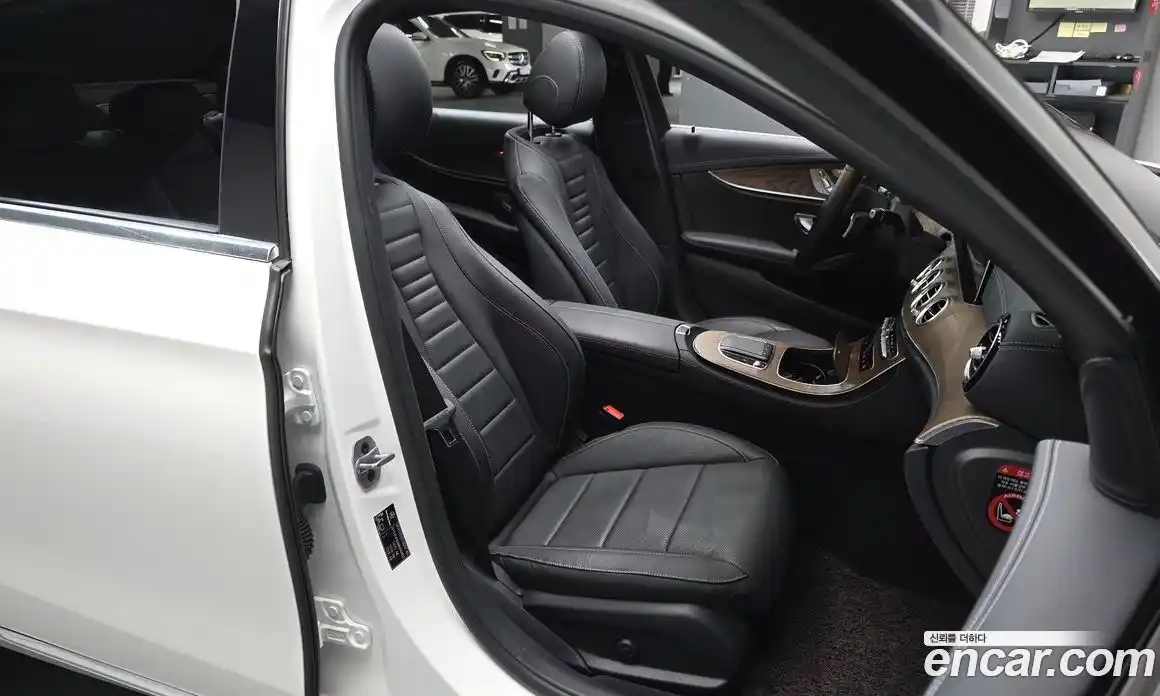 Mercedes-Benz E-Class 2021 2.0 Автомат в Москве № 139607, фото 17