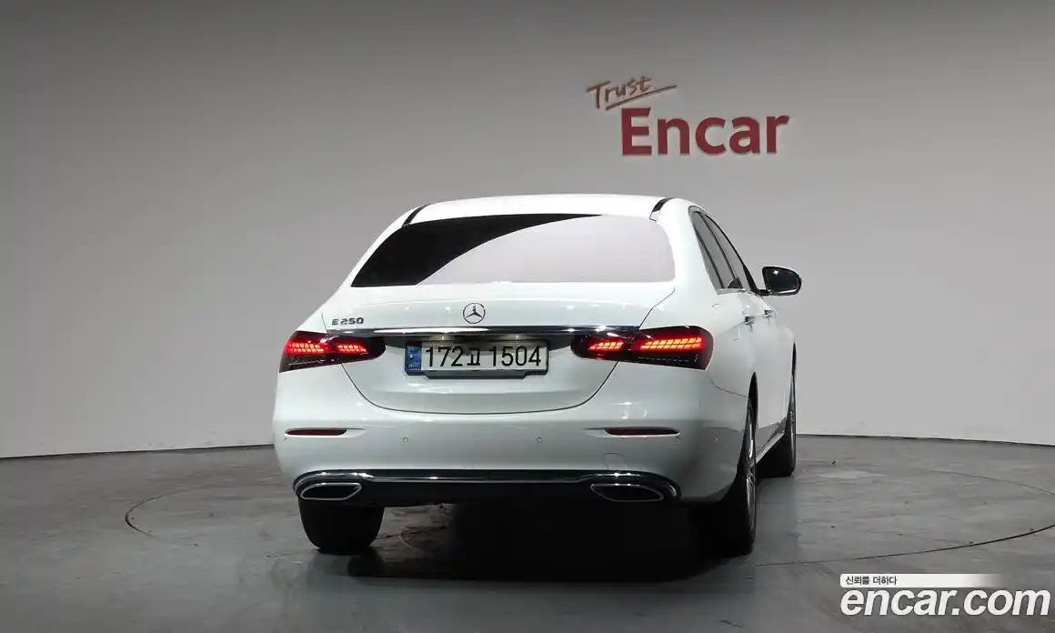 Mercedes-Benz E-Class 2021 2.0 Автомат в Москве № 139607, фото 3