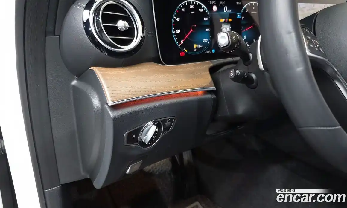 Mercedes-Benz E-Class 2021 2.0 Автомат в Москве № 139607, фото 8