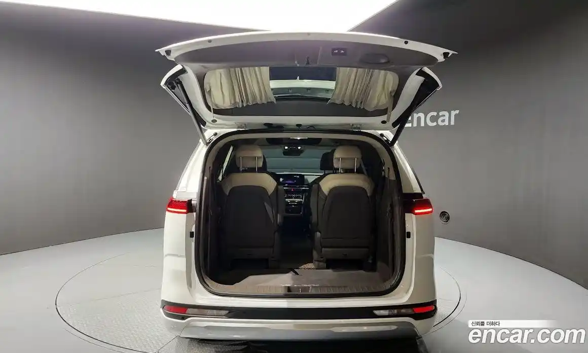 Kia Canival 2023 3.5 Автомат в Москве № 14388, фото 10