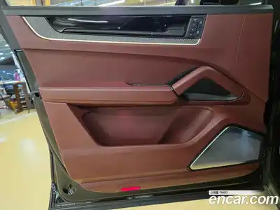 Porsche Cayenne 2024 3.0 Автомат в Москве № 164984, миниатюра 5