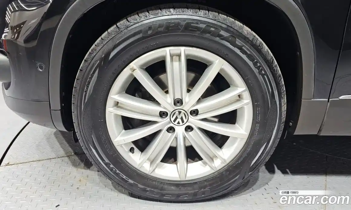 Volkswagen Tiguan 2014 2.0 Автомат в Москве № 168754, фото 14