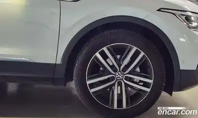 Volkswagen Tiguan 2024 2.0 Автомат в Москве № 169142, миниатюра 11