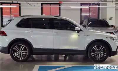 Volkswagen Tiguan 2024 2.0 Автомат в Москве № 169142, миниатюра 3