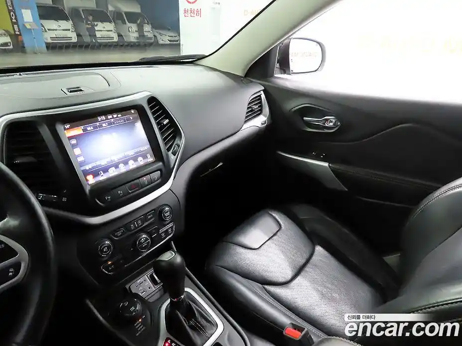 Jeep Cherokee 2017 2.2 Автомат в Москве № 170100, фото 11