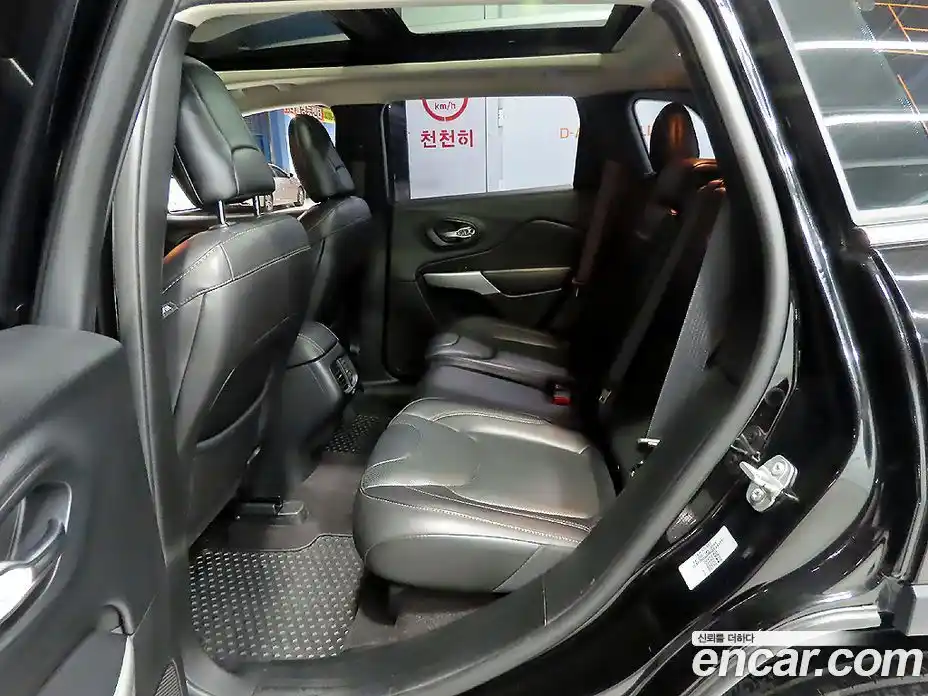 Jeep Cherokee 2017 2.2 Автомат в Москве № 170100, фото 7