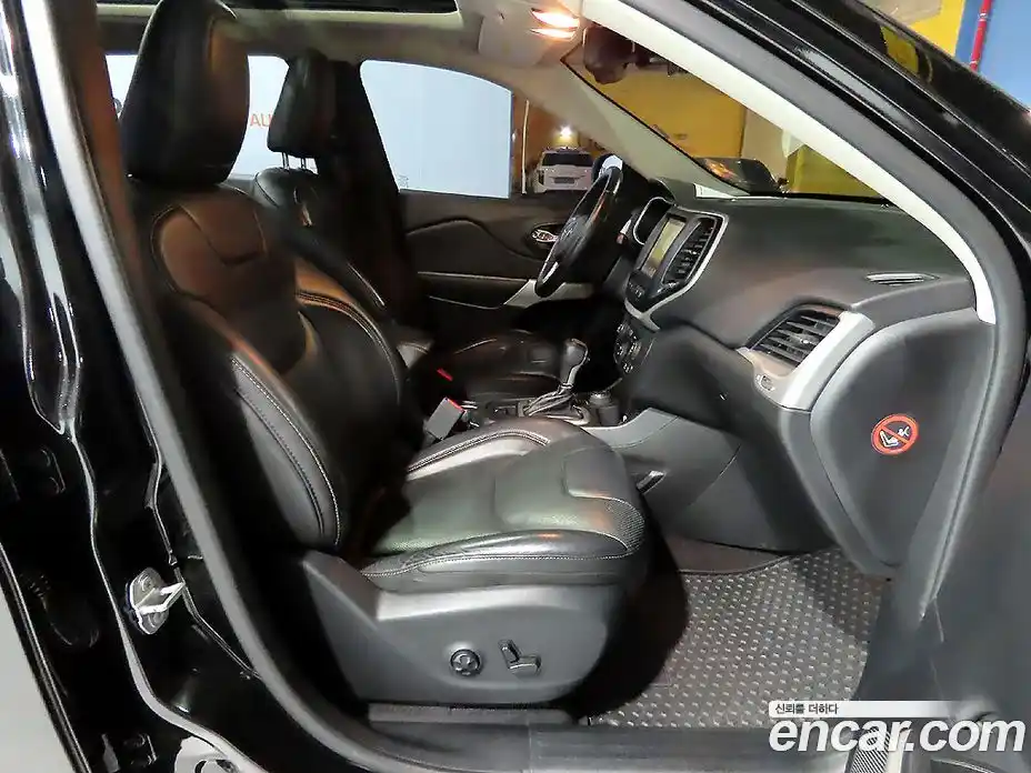 Jeep Cherokee 2017 2.2 Автомат в Москве № 170100, фото 8