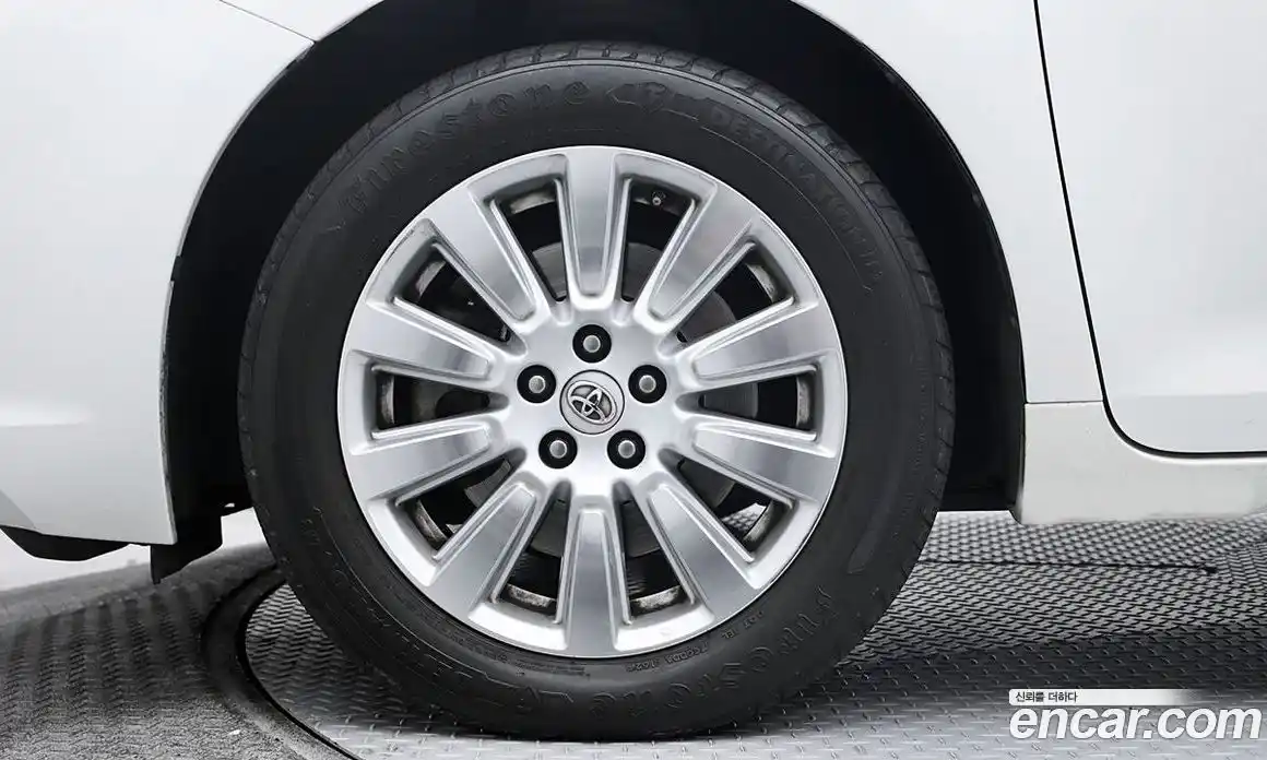 Toyota Sienna 2017 3.5 Автомат в Москве № 170345, фото 14