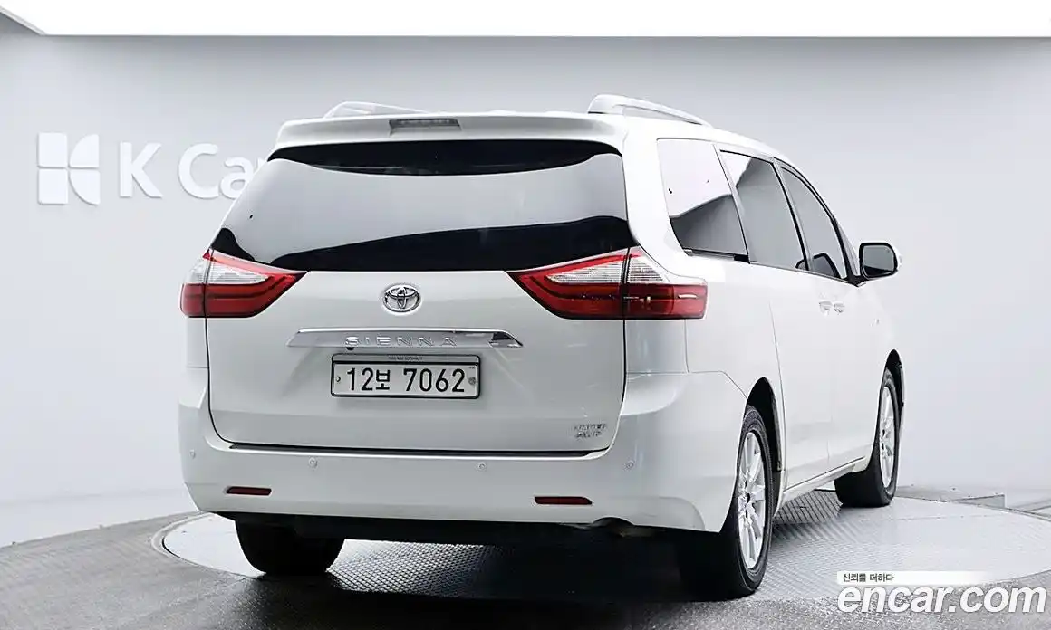 Toyota Sienna 2017 3.5 Автомат в Москве № 170345, фото 3