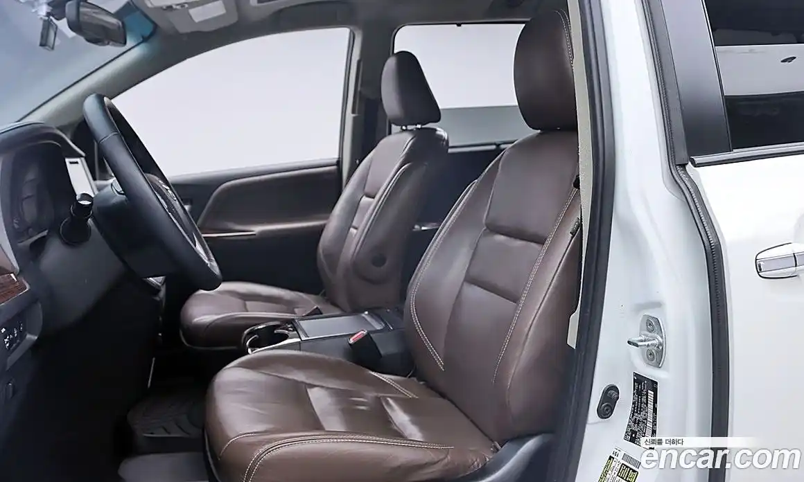 Toyota Sienna 2017 3.5 Автомат в Москве № 170345, фото 9