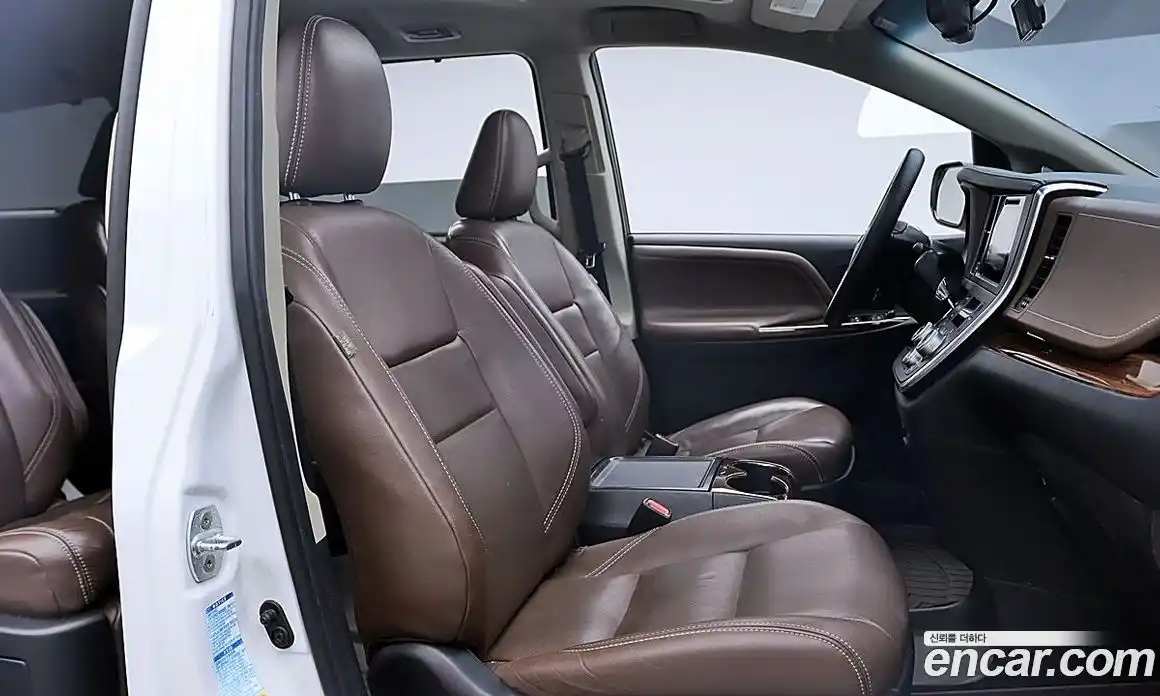 Toyota Sienna 2017 3.5 Автомат в Москве № 170345, фото 10