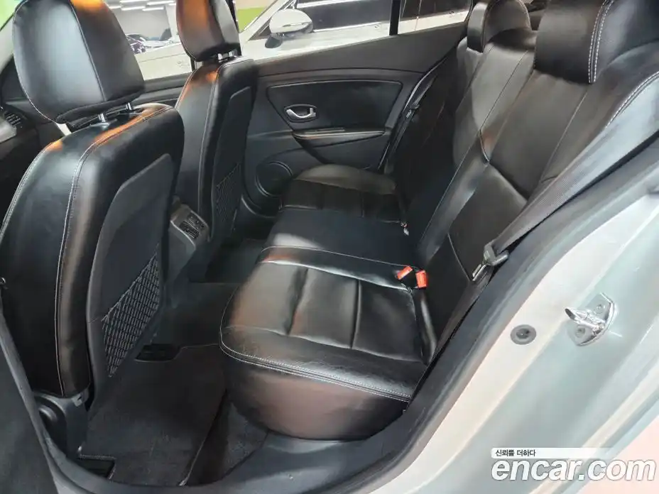 Renault SM3 2010 1.6 Автомат в Москве № 186146, фото 11