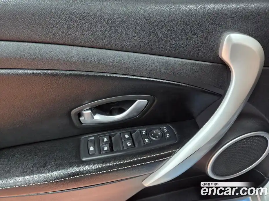 Renault SM3 2010 1.6 Автомат в Москве № 186146, фото 14