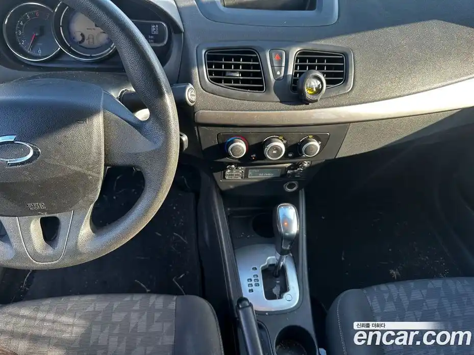 Renault SM3 2014 1.6 Автомат в Москве № 186446, фото 13