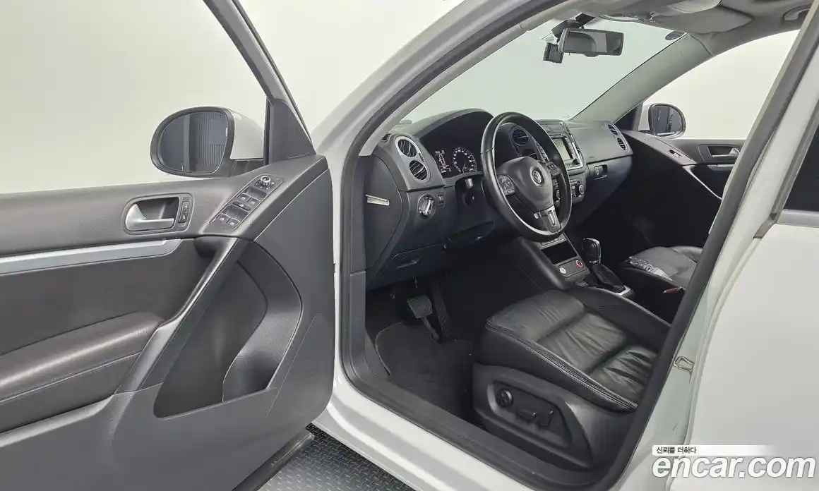 Volkswagen Tiguan 2015 2.0 Автомат в Москве № 199150, фото 15