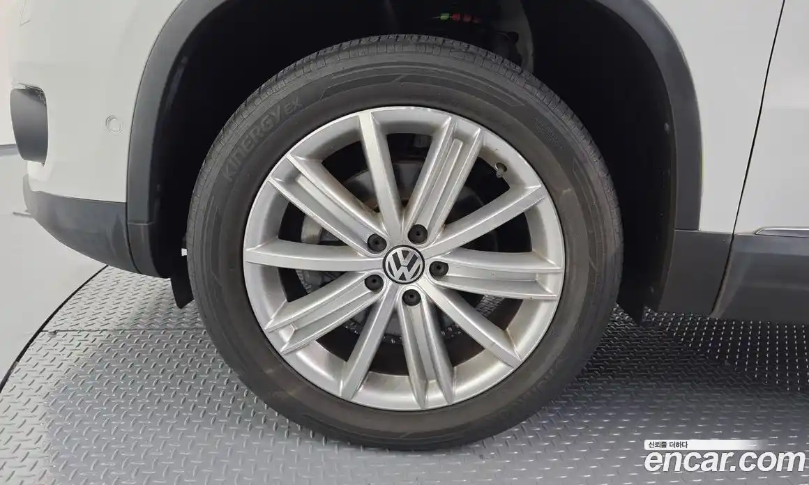 Volkswagen Tiguan 2015 2.0 Автомат в Москве № 199150, фото 9